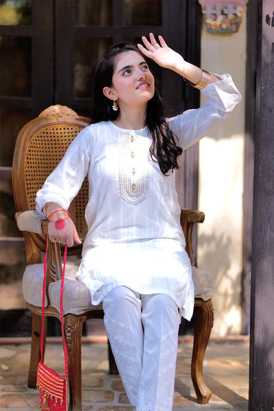 Ladies white hot sale kurta design