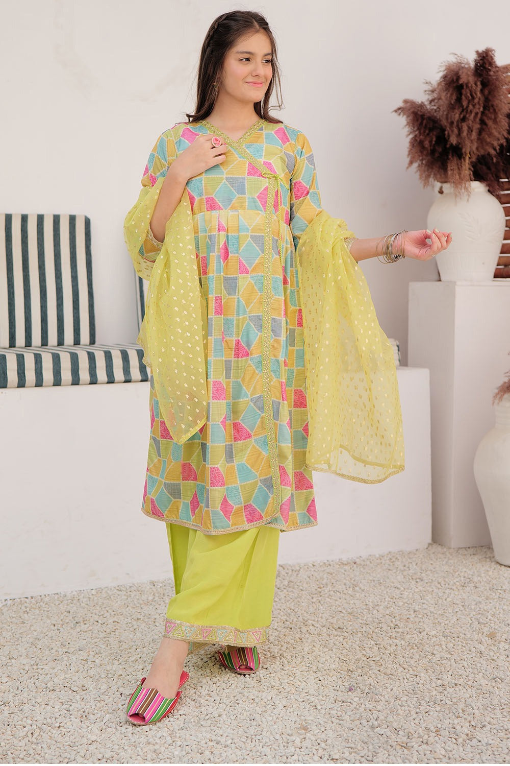 GDD-02850 | Multcolor & Gold | Formal 3 Piece Suit | Taser Silk