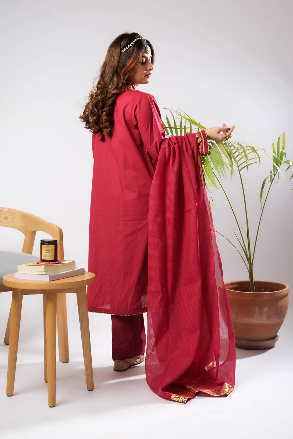 maroon and gold casual dress Gold shoes with berry dress, closed toe and pointed looks elegant to